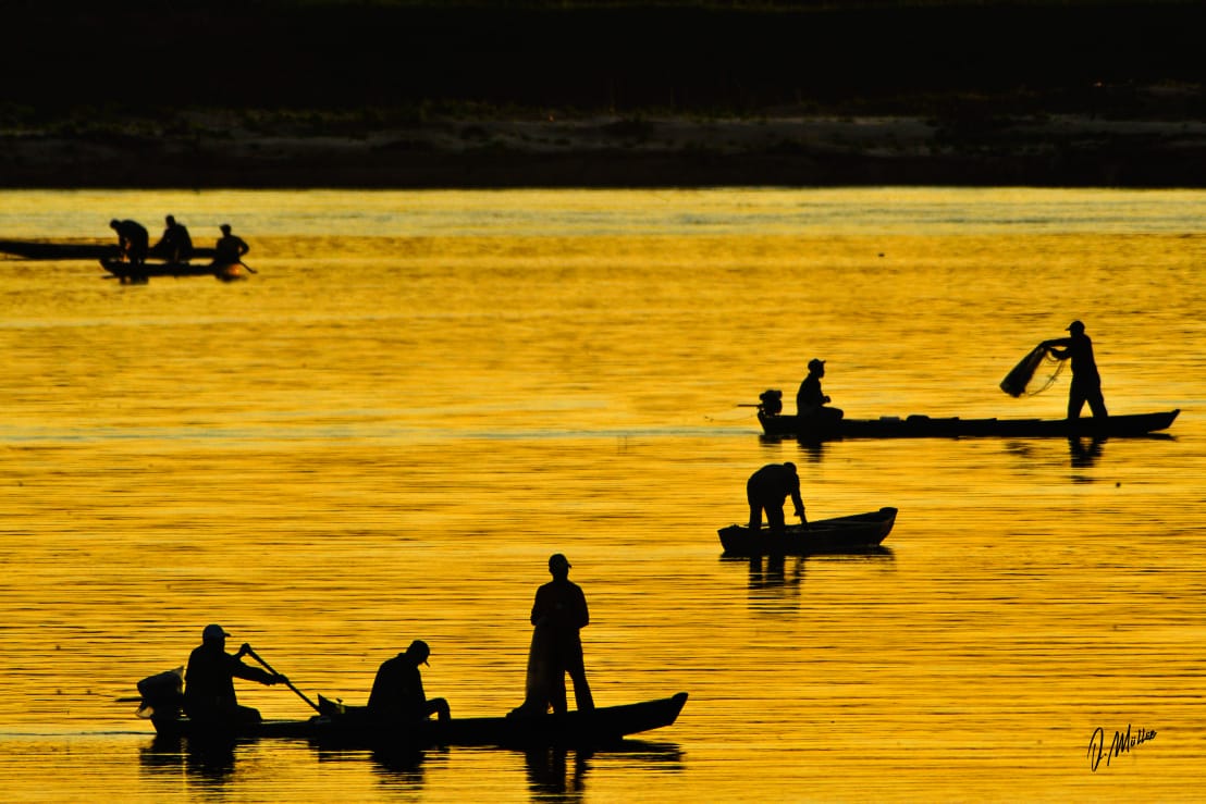 PESCADORES  NO ENCONTRO  DOS  RIOS II